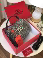 شنط فالنتينو