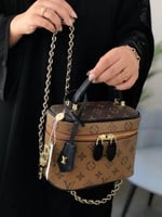 شنطه لويس فيتون مكياج