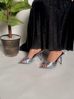 كعب سان لوران ذهبي فضي