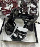 كعب سان لوران كعب عريض