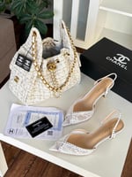 طقم شانيل ابيض