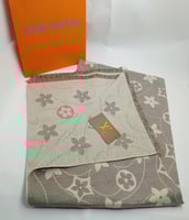 سكارف لويس فيتون