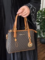 شنطه شانيل اسود لوقو فضي