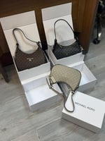 شنطه مايكل كورس