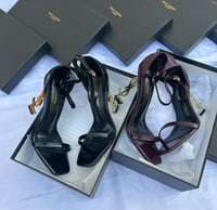 كعب سان لوران مع الملحقات