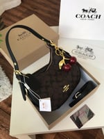 شنطه كوتش مع الميداليه