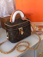 شنطه لويس فيتون مكياج