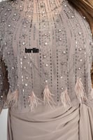 فستان طويل سهرة مزين بالريش والفصوص لون بني