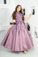 فستان سهرة موف فاتح بورود بارزة بياقة عالية