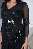 فستان أسود ترتر طويل بتطريز ترتر لامع ولمسات شفافة...