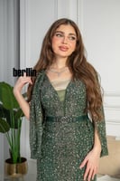 فستان سهرة ماكسي مطرز بأكمام شفافة لون اخضر زمردي