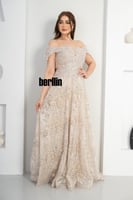 فستان سهرة درابية مزين بتشجيره وبالفصوص لون بيج