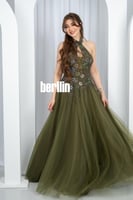 فستان التول الزيتوني بتطريز زهور ثلاثية الأبعاد وي...