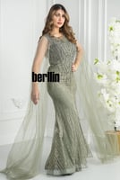 فستان سهرة اخضر فخم مطرز بالكامل مع كاب تول شفاف ب...