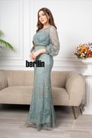 فستان سهرة طويل بنمط أزهار مزين بالخرز والفصوص لون...