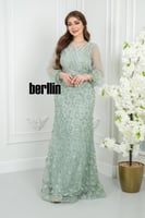 فستان سهرة أخضر نعنـاعي مطرز بزهور خرزية وأكمام بل...