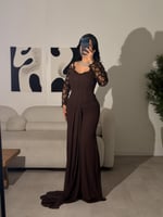 فستان "أوبرين" البني بتصميم المشد الملكي وأكمام ال...