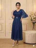 فستان كحلي ميدي لامع مع كيب شيفون مطرز بورود بارزة...