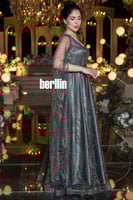 فستان سهرة طويل أخضر داكن مزين بالتطريز البراق مع...