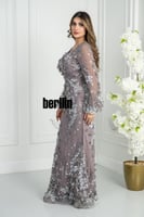 فستان سهرة موف مطرّز ثلاثي الأبعاد بتصميم راق