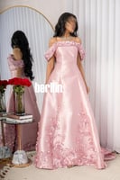 فستان ميكادو وردي بتطريز فخم