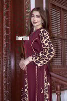 جلابية ملكي بتطريز ذهبي مزين بنقش نمري لون عودي