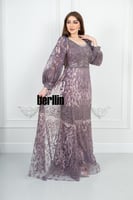 فستان سهرة أنيق بتصميم يتميز بتطريز فاخر مع أكمام...