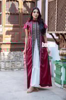 جلابية مزينة بنقشة السدو لون عودي