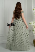 فستان سهرة فستقي "أوف شولدر" بتطريز هندسي وتنورة إ...