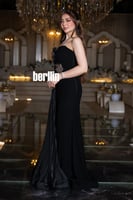 فستان سهرة أوركيد الليل مميز بتطريز وبهالة سوداء ل...