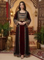 جلابية مخمل عودي بتطريز تراثي وعملات ذهبية