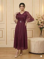 فستان ميدي عنابي لامع بقطعة كيب شيفون