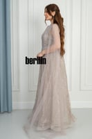 فستان سهرة شامبين مطرّز بتفاصيل براقة وأكمام شفافة...