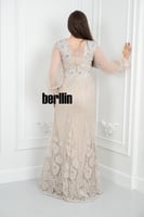 فستان سهرة أنيق بيج مزين بتطريز فضي فاخر وأكمام شف...