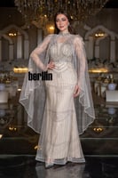 فستان سهرة ضوء اللؤلؤ بكاب ملكي وتطريز خرزي فاخر