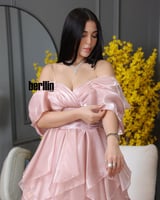 فستان سهرة وردي أنيق بنمط طبقات متدرجة انسيابية كت...