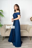 فستان سهره مطرز بتصميم ذيل لون كحلي