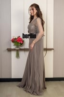 فستان سهرة بلون الجالكسي بتطريز لامع وأكمام شفافة...