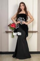 فستان سهرة أسود أنيق بتصميم سترابلس وتطريز فضي فاخ...