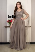 فستان سهرة بلون الجالكسي بتطريز لامع وأكمام شفافة...