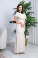 فستان ناعم مميز بأسلوب الكروس لون عاجي