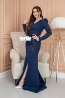 فستان سهرة مميز بالخرز ومطرز بالفصوص على الخصر وال...