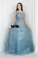 فستان سهرة أزرق ملكي بتطريزات فضية فاخرة وتصميم را...