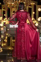 فستان سهرة احمر بتطريز ترتر مع تصميم أنيق وأكمام ش...