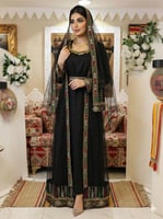 جلابية سوداء قطعتين بتطريز سدو ملون وطرحة