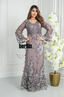 فستان سهرة موف مطرّز ثلاثي الأبعاد بتصميم راق