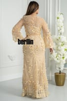 فستان سهرة بيج فاخر مطرّز ثلاثي الأبعاد بتصميم راق