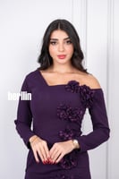 فستان بأكتاف مكشوفة زهور بارزة لون موف