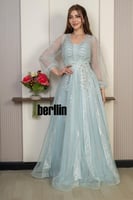 فستان سهرة أزرق سماوي مطرّز بتصميم ناعم وأكمام شفا...