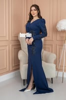 فستان سهرة مميز بالخرز ومطرز بالفصوص على الخصر وال...